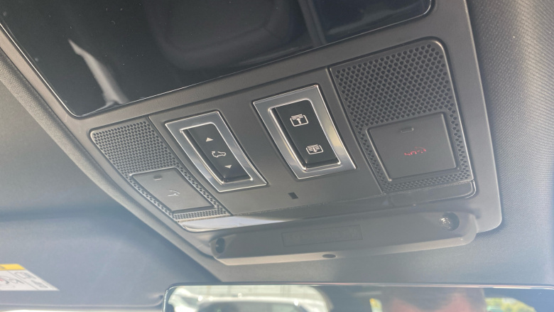 Land Rover Defender 3.0 D250 X-Dynamic SE 110 5dr Auto Diesel Estate
